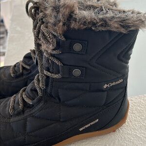 Columbia Boots Size 8/8.5